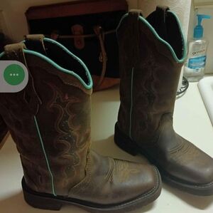 Justin Gypsy ladies cowgirl boots size 6.5. LEATHER!
